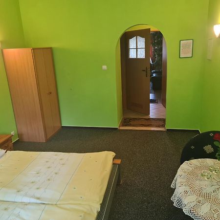 Restaurant & Hostel "Broadway" Kliniska Экстерьер фото