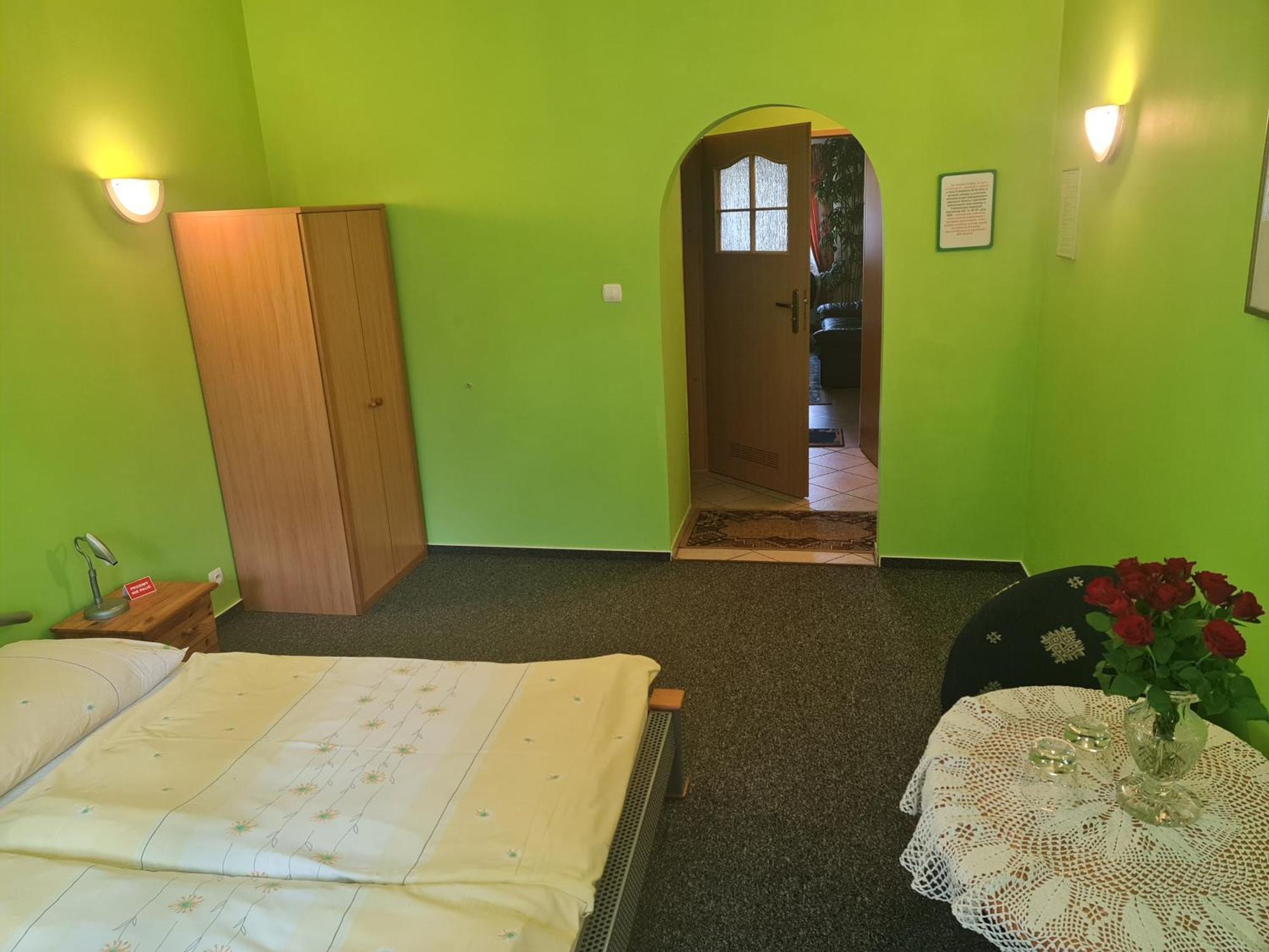 Restaurant & Hostel "Broadway" Kliniska Экстерьер фото
