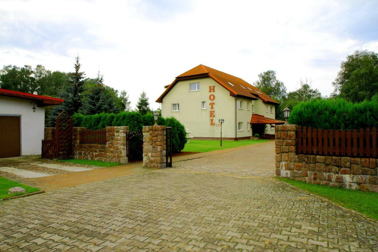 Restaurant & Hostel "Broadway" Kliniska Экстерьер фото