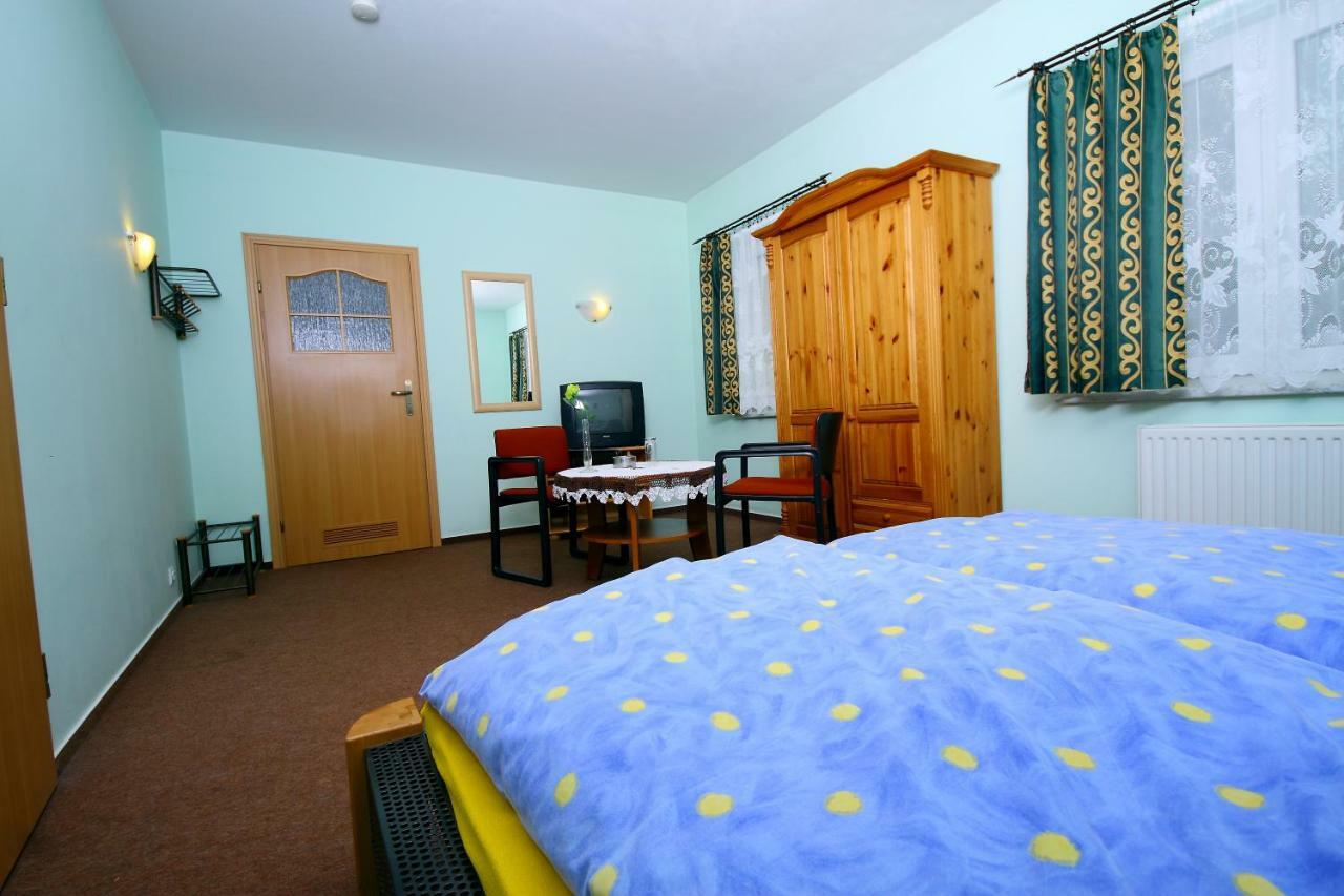 Restaurant & Hostel "Broadway" Kliniska Экстерьер фото